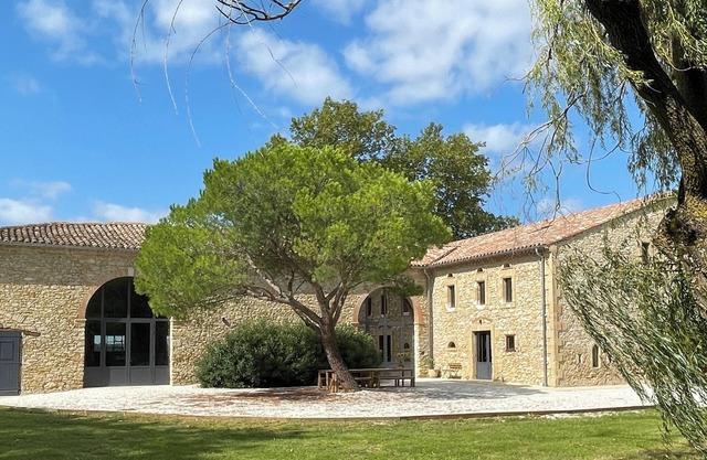 Large gite for 15 people in the heart of the Lauragais, 4 épis gite de France