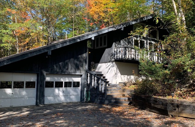 Large Glen chalet near Storyland in the White Mountains, club pool available