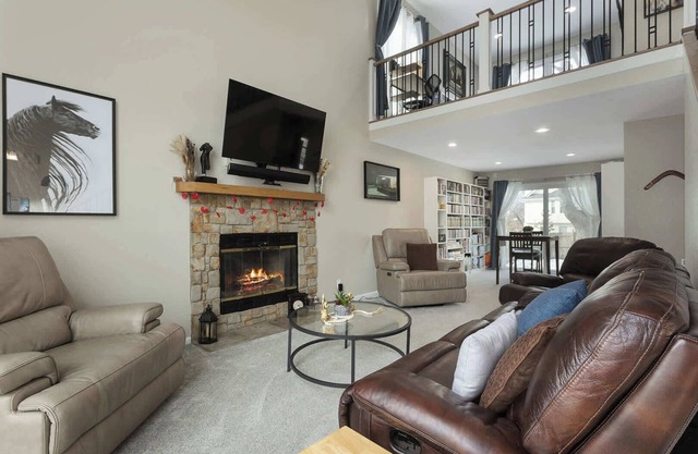 Large Groups|Sleeps 12+KingBeds Mins to GEHA