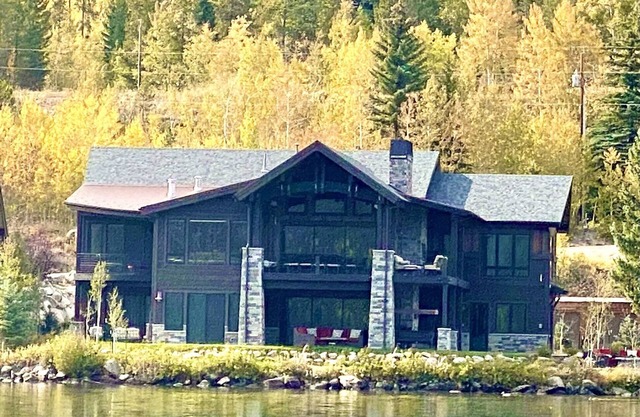 Large Home on Lake with Stunning Views and Amazing Amenities