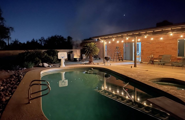 Large home/pool near the Catelina Foothills