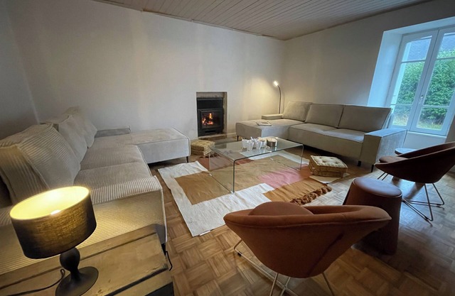 Large house for 14 people, 20 min from the sea, 5 suites with 5 private bathrooms, 5* bedding