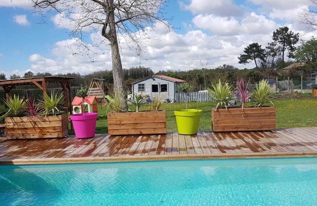 Large house in the heart of the Medoc vineyards just 30 minutes from the ocean beaches