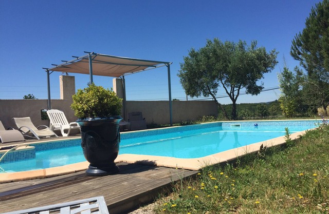 Large house on 3400 m2 of land heated swimming pool for 2 to 15 people