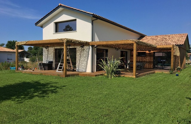 LARGE HOUSE VERY CLOSE TO LAKE SANGUINET