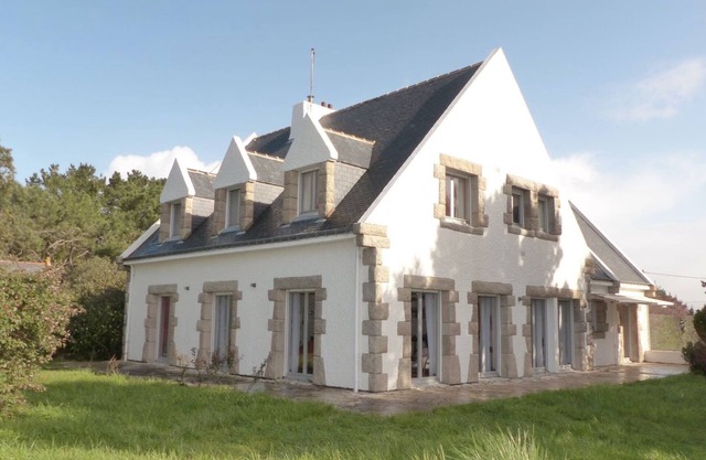 Large house with tennis court, beaches nearby