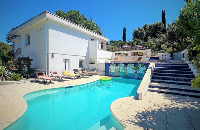 Large Mediterranean villa, quiet location, large private pool, near Cassis