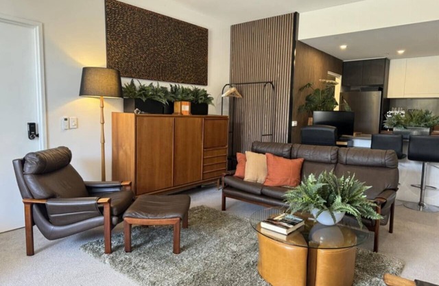 Large Mid Century Styled Studio in the heart of Braddon