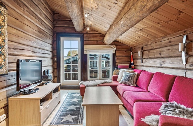 Large notched cabin, centrally located in an area great for hiking. Ski-in/out