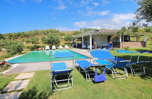 Large property, 2 Modern Villas, PRIVATE POOL, Golf Practice, Sea View, WIFI