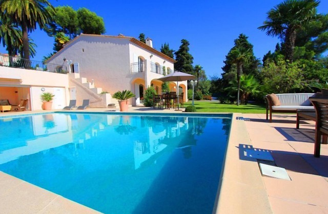 Large Private garden apartment LIKE RENTING A VILLA