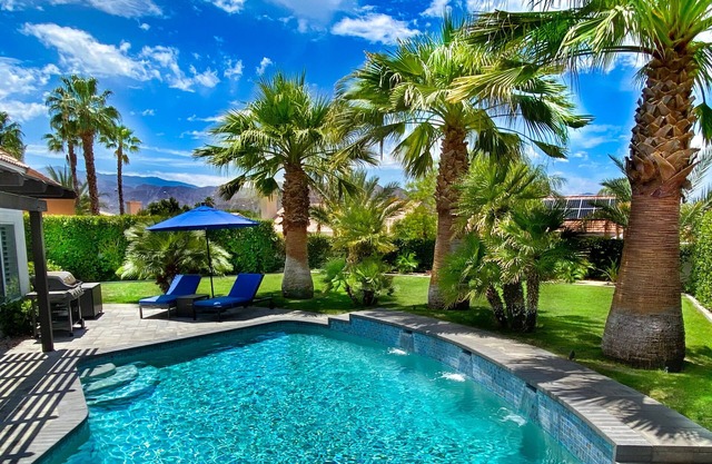 LARGE, PRIVATE Yard & Heated, Saltwater Pool/Spa, Detached Casita, Peloton