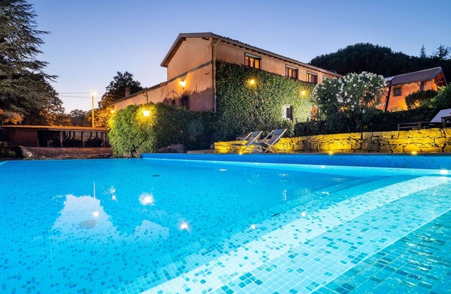 Large Sicily villa to rent with pool, view, Wi-Fi, near Mt. Etna