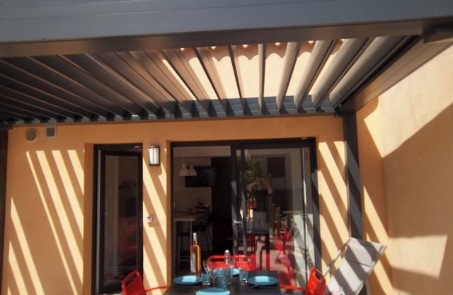 LARGE STUDIO (26m2) and large terrace (14m2) 50m from the sea and beach