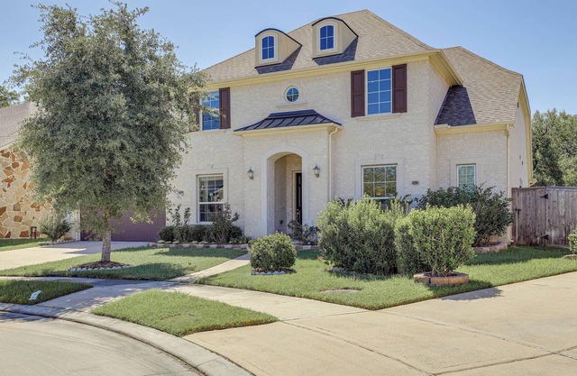 Large Sugar Land Home ~ 24 Mi to Downtown Houston!