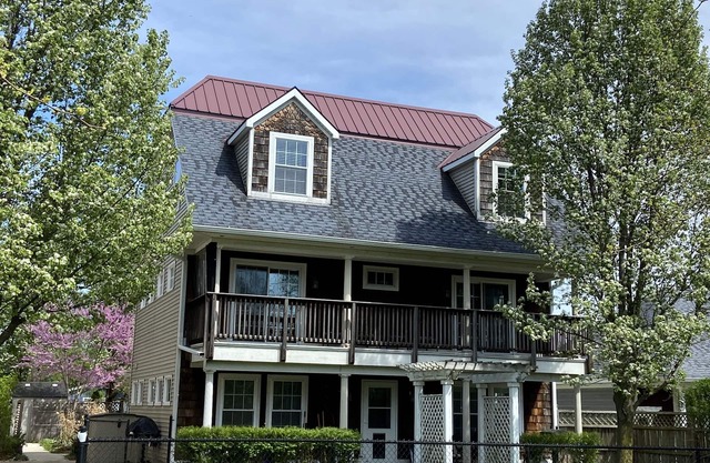 Large Townhouse overlooking Bellaire 2 blocks away