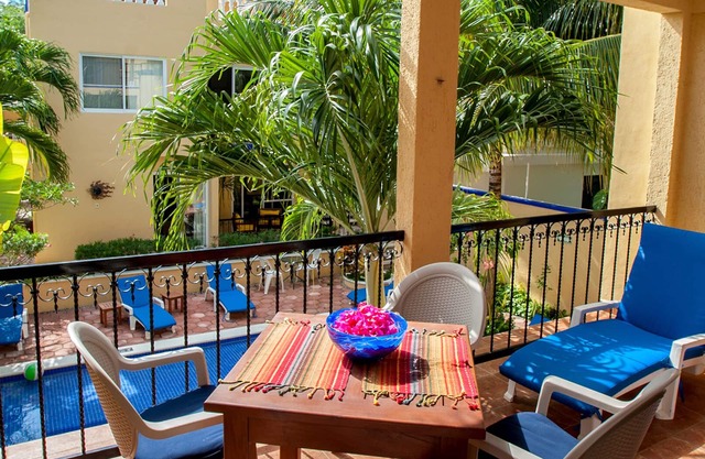 Large, very popular, airy apartment with kitchen and shaded private balcony