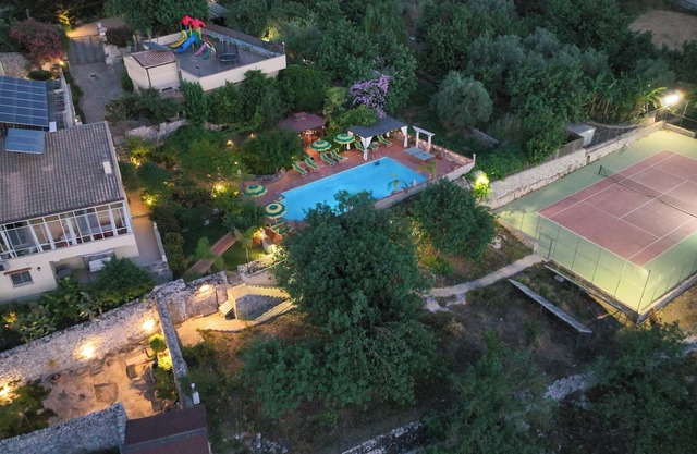 Large villa with solar htd pool,tennis court,jacuzzi hot tub,playground for kids
