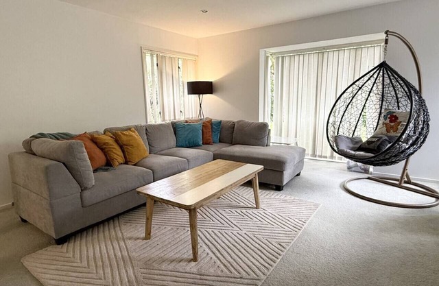 🌟 Large, Warm 4BR Family Retreat in Halswell – Netflix, Massage Chair & More!