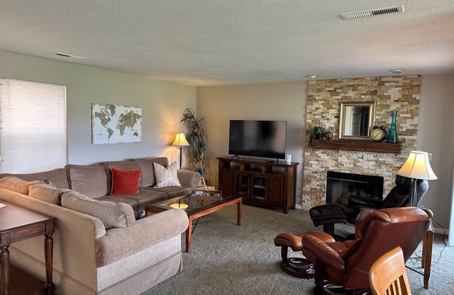 Las Palmas 3 Bd/2BA grnd lvl, great views, sleeps 7