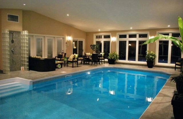 Las Vegas 5 Star Hidden Gem! Newly Renovated - Indoor Pool - Sleeps 20!