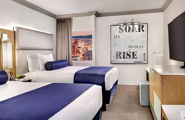 Las Vegas Vacation! 3 Comfortable Units, Pool, Game Room and Casino!