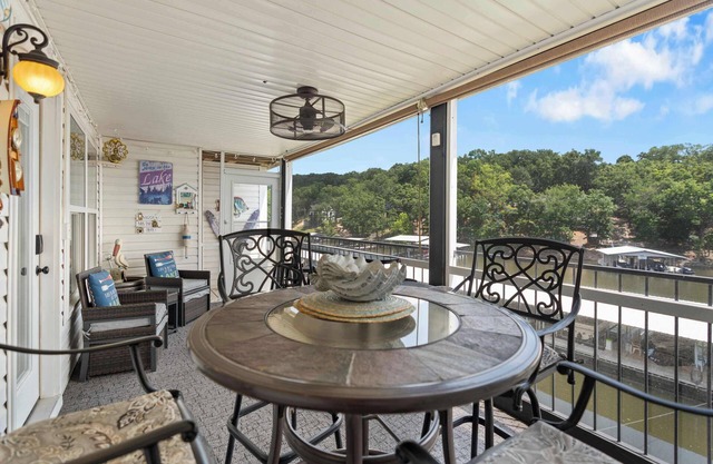 LaTiBe Retreat – Lakefront Condo for 4 w/Balcony & Pool Access