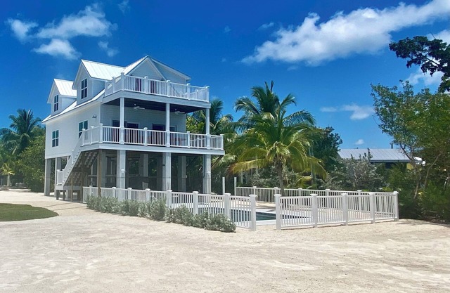 Latitudes - Ocean front with salt water pool.