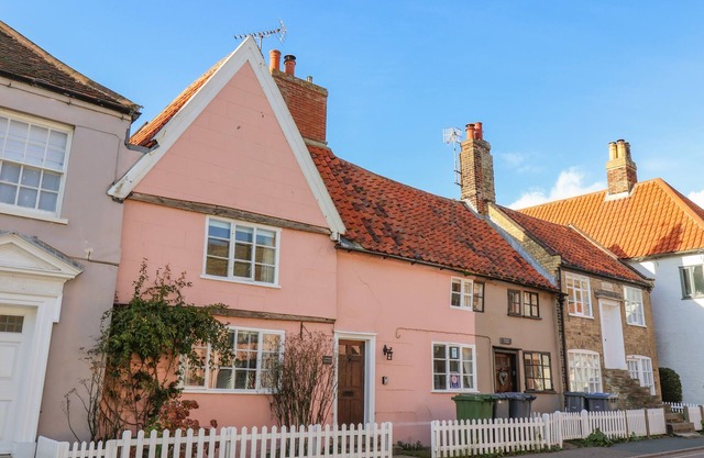 LAVENDER COTTAGE, ALDEBURGH, pet friendly in Aldeburgh