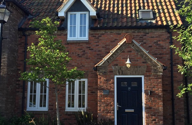 Lavender Cottage, WiFi, holiday complex, Leisure facilities, direct beach access