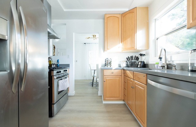 Lavish 3BD House near Universal, w/Heated Pool and Tub