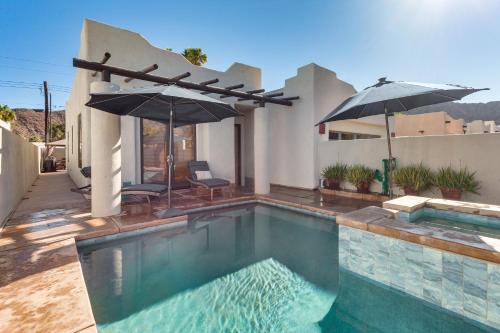 Lavish Escape with Pool 1 Mi to Old Town La Quinta!