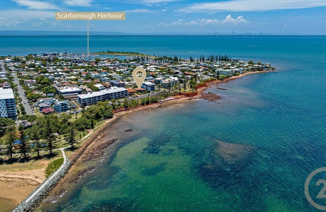 Lavish Landsborough Waterfront with views and a pool