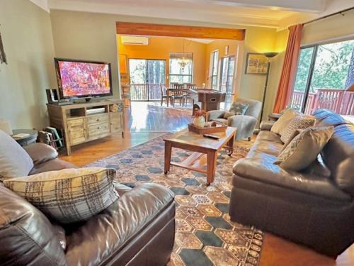 Lazy Bear Cabin BBQ FirePit Goldwater Lake