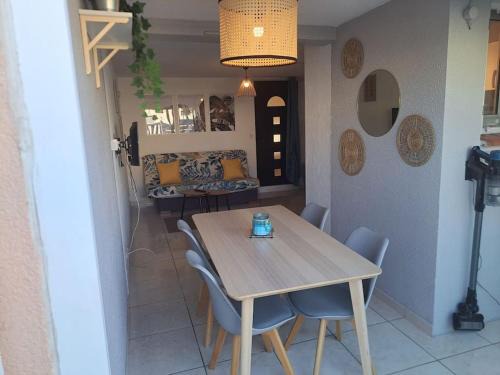 Le Bosquet, superbe rez de jardin, parking, clim,650m plage Grau d'agde