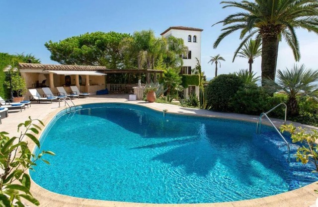 LE CASTEL ROSE Super Cannes, face aux Îles de Lérins