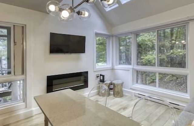 Le Chic Cabriolet: Cozy Ski Condo 300m to Lifts!