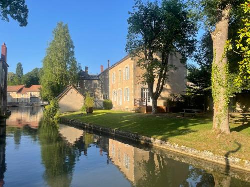 Le Douze, au bord de la rivière