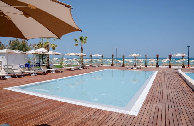 Le Mimose Family Camping Village Lodge Dog for 4 people