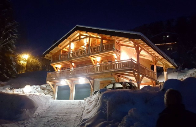Le P'tit Suisse - 4* Savoyard chalet with lake view - 4 bedrooms, 2 bathrooms and sauna