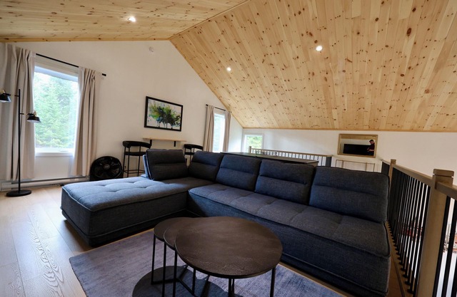 Le Petit Frontenac - Charming & Refined - Spa, Pool, Sauna, Foosball