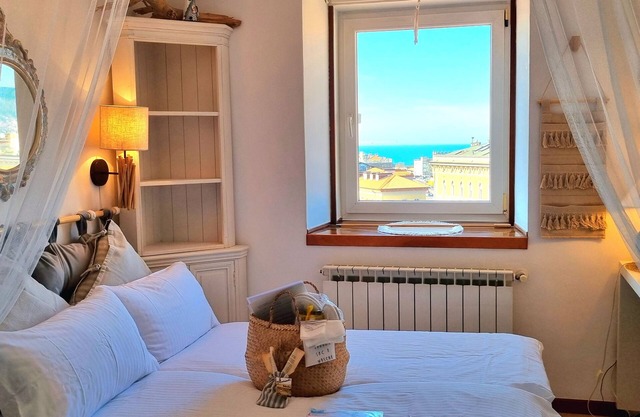 Le Petit Phare : in old town and sea view
