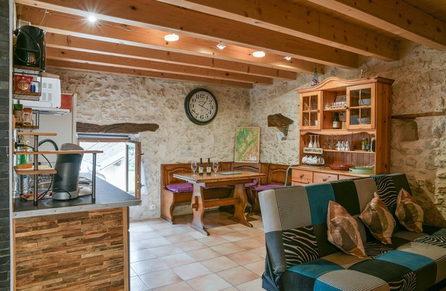 Le Portougais Apartment in Chanaz with Wi-Fi and Air Conditioning