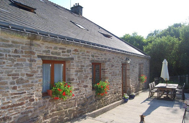 Le Pressoir - Gite with covered pool - St Leon, Languidic, South Brittany