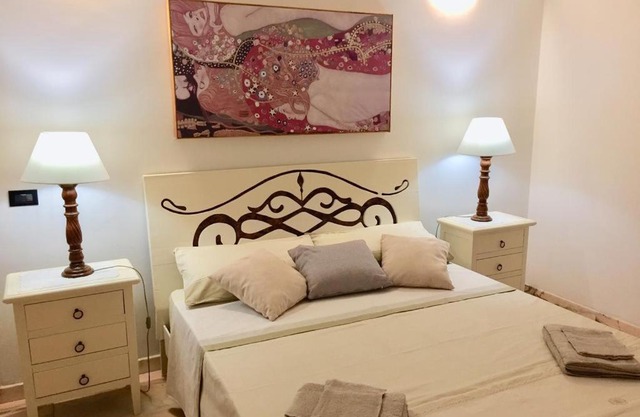 Le Rose Suite Apartments