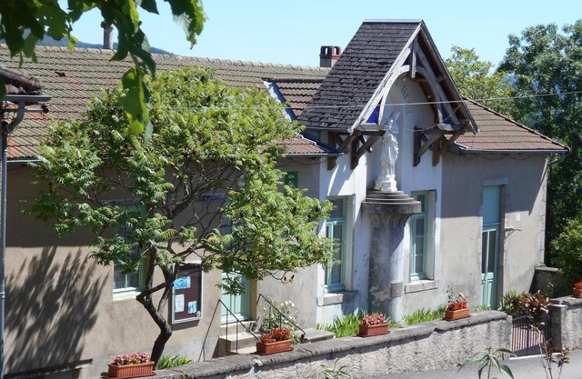 Le Saillant Cottage: Bourbon Mountain Relax, Pets Welcome, Garden, up to 14 people