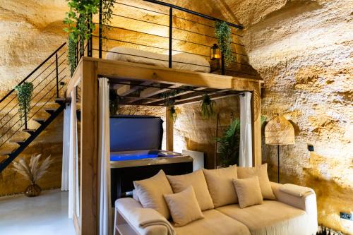 Le temps suspendu, Nuit sous la roche & jacuzzi
