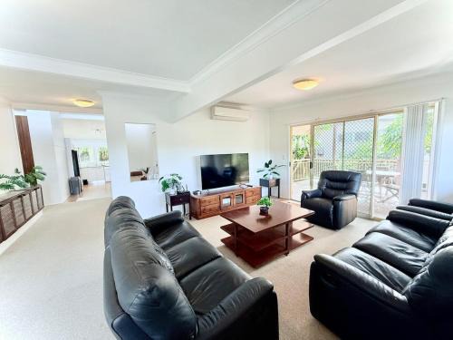 Leafy 3-Bedroom Escape to Nature-Air Conditioned with Smart Entry