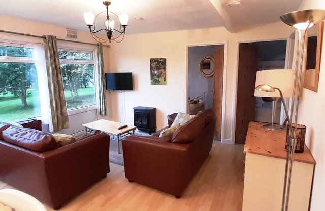 Leafy Corner Chalet. 2 bedroom 4 person Chalet