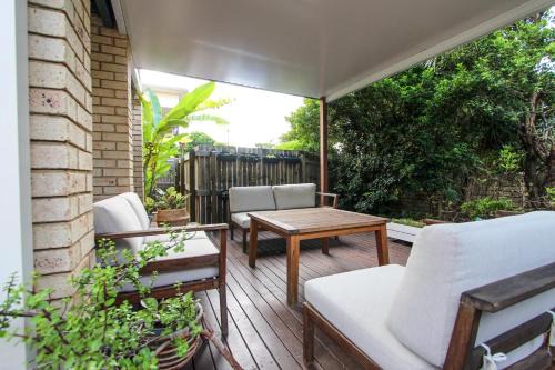 Leafy Retreat Townhouse Near Airport & City